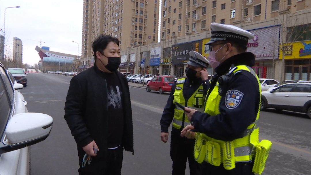 曲沃交警張?。嚎箵粢咔?不勝不歸